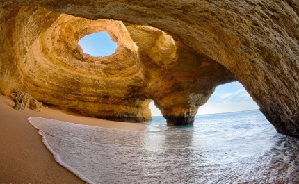 Universidade do Algarve e mergulhadores internacionais exploram gruta em Sagres