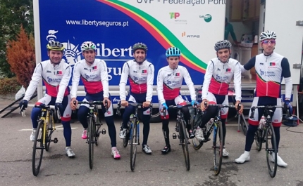 Equipa unida em torno de Rui Costa