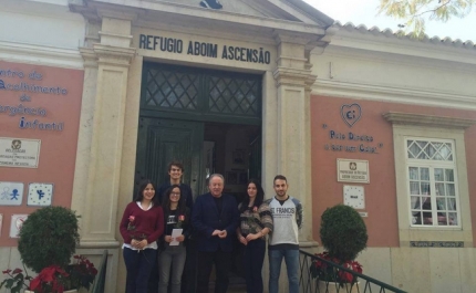 A Associação Académica da Universidade do Algarve faz doação a três instituições de Solidariedade