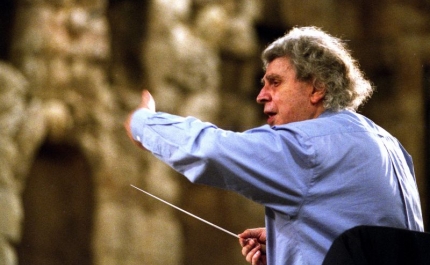 Compositor grego Mikis Theodorakis morreu hoje aos 96 anos