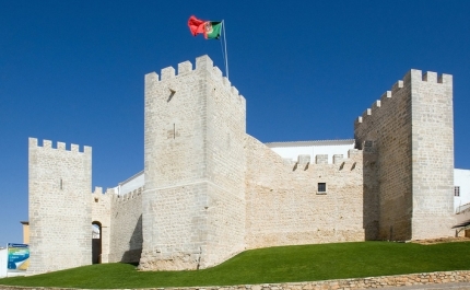 EPIC NOTES: CASTELO DE LOULÉ RECEBE MÚSICA ELETRÓNICA E DANÇA ACROYOGA