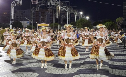 Marcha Onda Jovem «derrete» Quarteira com atuação inesquecível no desfile de S. João 