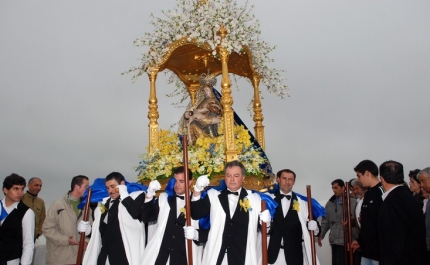 MÃE SOBERANA: FESTA PEQUENA NO DOMINGO DE PÁSCOA