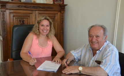 Presidente da Câmara Municipal de Silves entrega cheque ee 30 mil euros para recuperação de Igreja