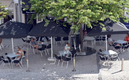 CÂMARA DE LOULÉ MANTÉM ISENÇÃO DE TAXAS E ADOTA MEDIDAS PARA AUMENTO DO ESPAÇO DE ESPLANADAS