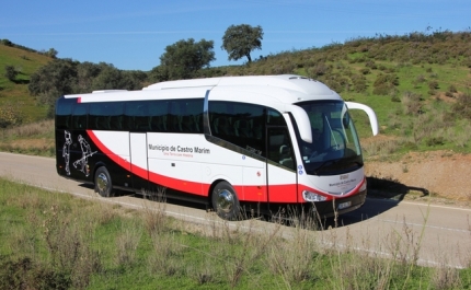 Nova viatura de transporte escolar adaptada a pessoas com mobilidade reduzida