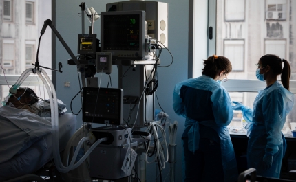 Covid-19: Cerca de 75% dos internados infetados foram por consequência direta da infeção