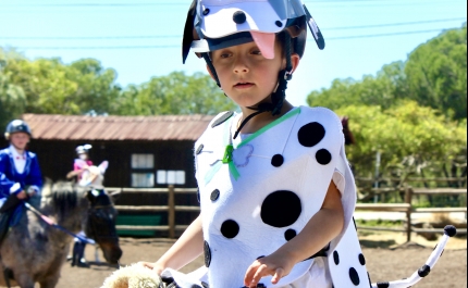 Centro Hípico Pinetrees apoia refugiados ucranianos e crianças carenciadas de Almancil através de evento solidário