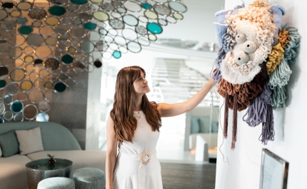 W Algarve recebe obras de Vanessa Barragão e parte das vendas será doada à AIMM - Associação para Investigação do Meio Marinho