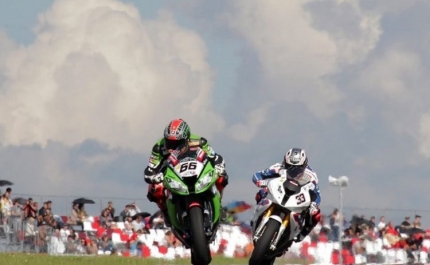 Ucrânia: Federação Internacional de Motociclismo cancela licenças a russos e bielorrussos