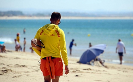 Época balnear arranca no Algarve com reforço de meios e 514 nadadores-salvadores