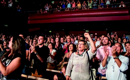 CONCERTO DE CARLÃO COM A CONVIDADA ESPECIAL SARA TAVARES NO ARRANQUE DA NOVA TEMPORADA DO CINE-TEATRO LOULETANO