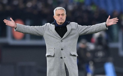 Roma de José Mourinho vence Waalwijk no fecho do estágio no Algarve