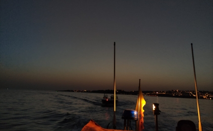Estação Salva-vidas de Quarteira auxilia três tripulantes de embarcação ao largo de Albufeira
