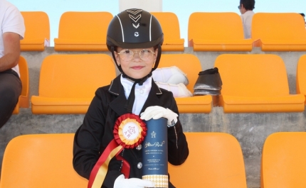 JOVEM CAVALEIRA LEONOR COELHO QUALIFICADA PARA O CAMPEONATO NACIONAL  DE DRESSAGE