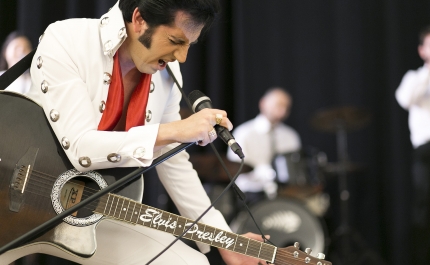 GRANDES ÊXITOS DO REI DO ROCK N’ROLL EM CONCERTO EM VALE DO LOBO COM ORQUESTRA DE JAZZ DO ALGARVE 