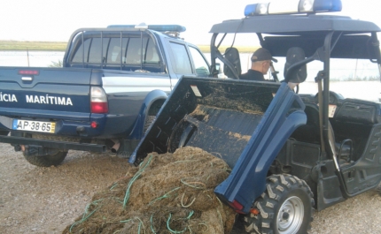 Polícia Marítima recolhe redes e covos da praia de Faro