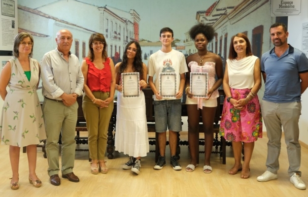 ALUNOS SÃO-BRASENSES DISTINGUIDOS NO CONCURSO LITERÁRIO «A ÉTICA NA VIDA E NO DESPORTO» RECEBEM LOUVOR DO MUNICÍPIO