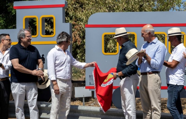 INAUGURAÇÃO DE ELEMENTO ESCULTÓRICO HOMENAGEIA PRESENÇA DA FERROVIA EM LOULÉ