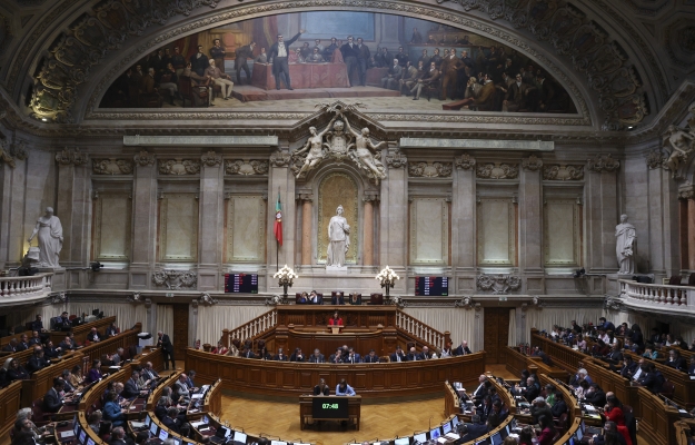 Orçamento para 2026 aprovado na votação final global por PSD e CDS com abstenção do PS