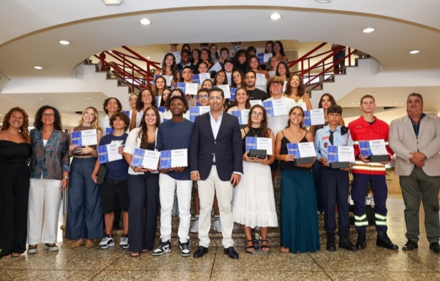 ALBUFEIRA RECONHECE MÉRITO A MAIS DE 50 JOVENS DO CONCELHO