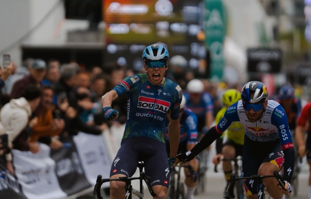 Volta ao Algarve: Francês Paul Magnier vence etapa inaugural e é o primeiro líder