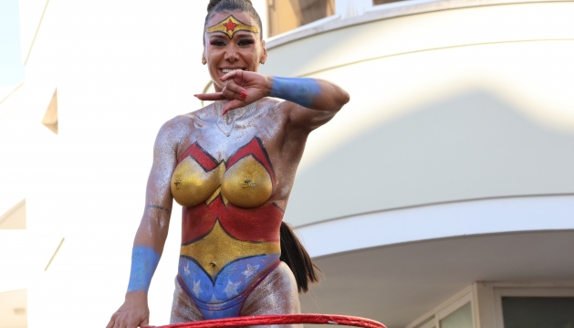 EM LOULÉ, O SOL BRILHOU PARA VER PASSAR O MAIS ANTIGO CARNAVAL DO PAÍS