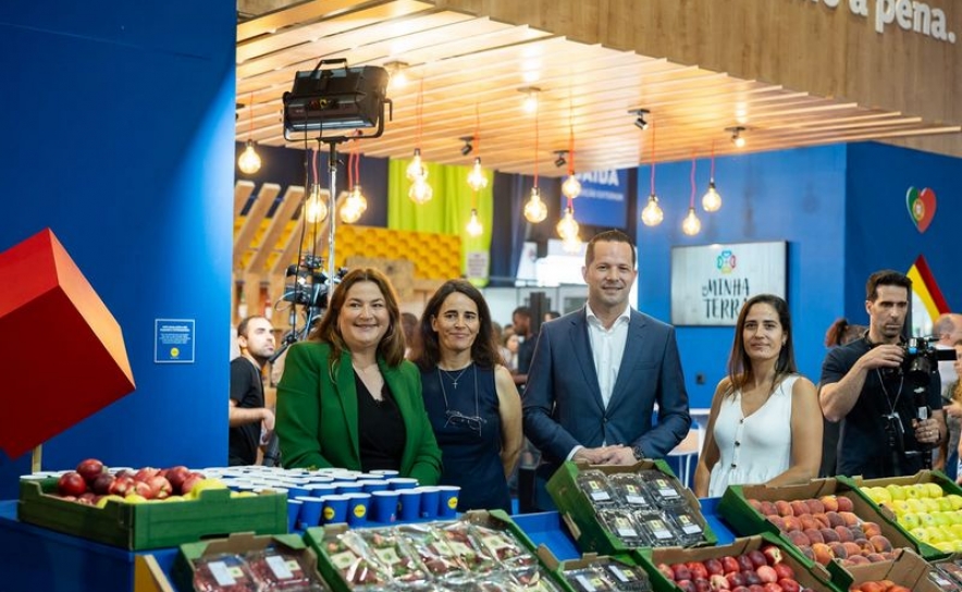 Alexandra Borges, Directora de Compras do Lidl Portugal; Tânia Braz, da Tradifana; Helder Rocha, CEO do Lidl Portugal; Ana Paixão, da Casa Paixão Alexandra Borges, Directora de Compras do Lidl Portugal; Tânia Braz, da Tradifana; Helder Rocha, CEO do Lidl Portugal; Ana Paixão, da Casa Paixão