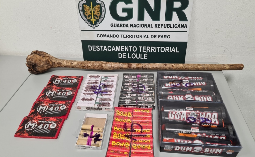 Detido por posse de arma proibida e aprendidos engenhos pirotécnicos em Loulé