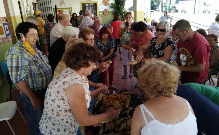 Desfolhada no Centro de Convívio Sénior da Aldeia das Sobreiras
