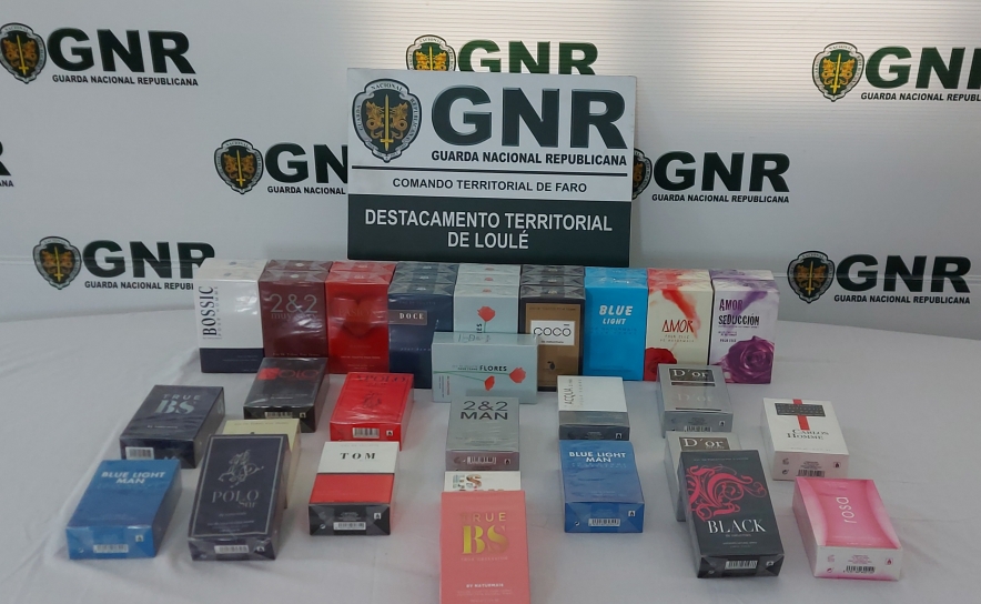 Mulher de 33 anos acusada de vender produtos contrafeitos em Loulé