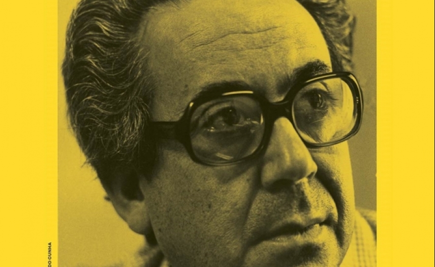 «O HOMEM QUE SÓ QUERIA SER TÓSSAN»