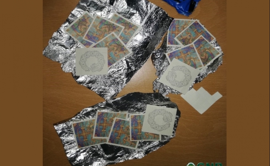 Apreendidos 385 selos de LSD em acidente de viação