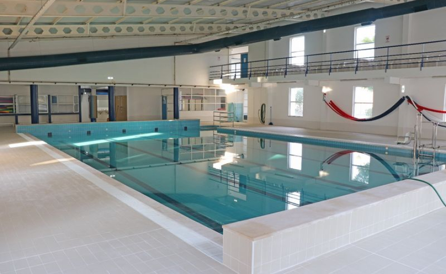 Piscina Municipal Coberta reabre na terça-feira