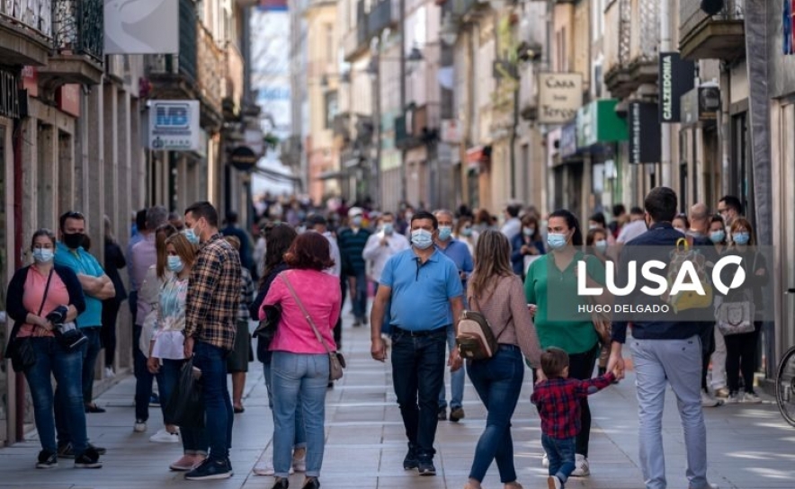 Covid-19: Índice de transmissibilidade (Rt) desce para 0,98 e incidência sobe para 72,7