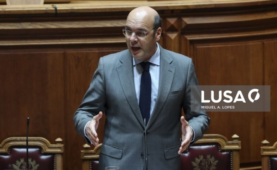 Covid-19: Aulas presenciais para 11.º e 12.º anos e reabertura de creches em 18 de maio