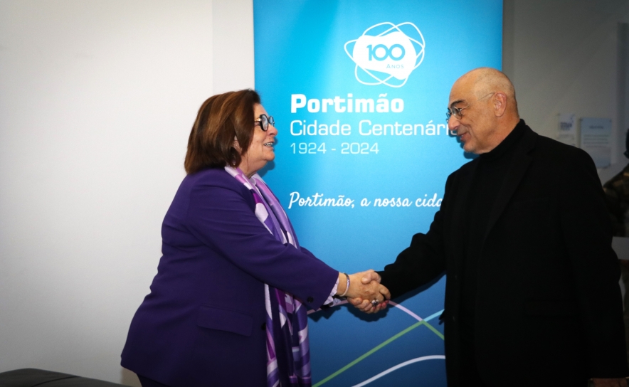 Isilda Gomes cumprimento Giacomo Scalesi