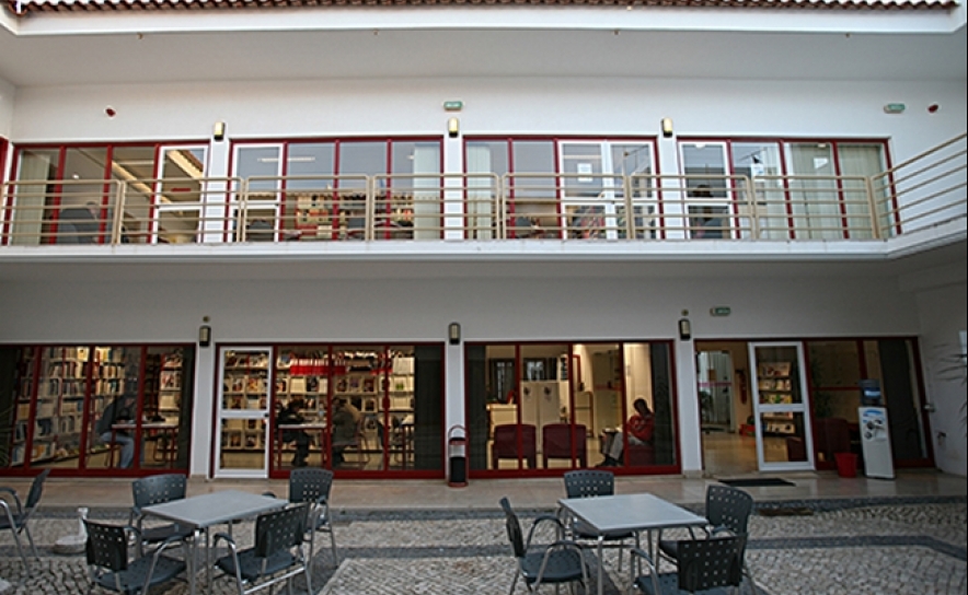 Biblioteca Municipal de Lagos com oferta diversificada