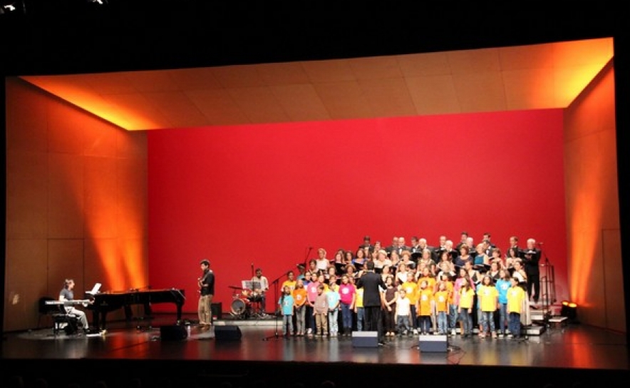 Grupo Coral Ossónoba voltou a encher Teatro das Figuras 