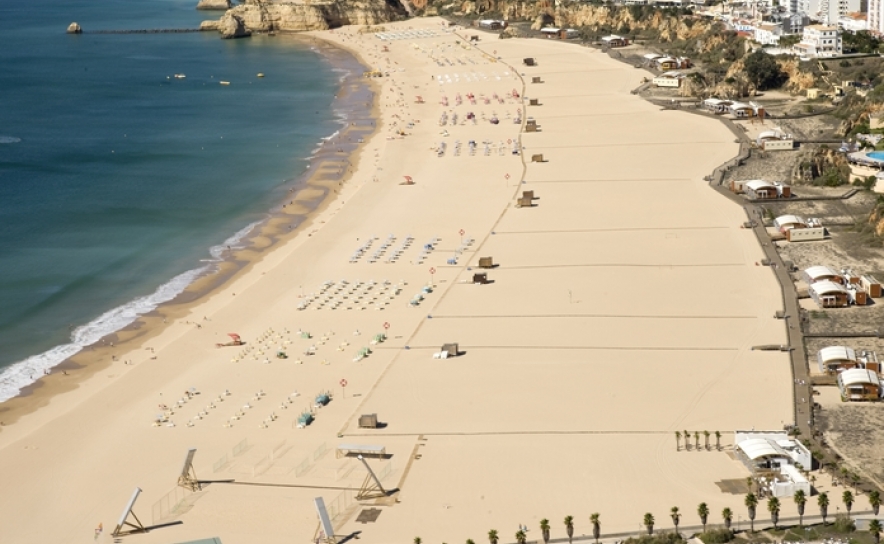 1200 jovens universitários escolhem a Praia da Rocha para fazer Férias Desportivas
