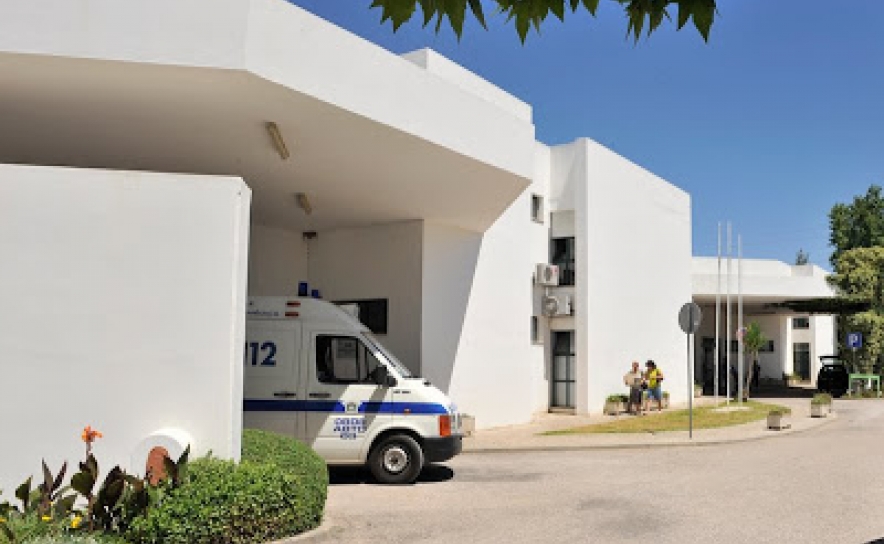 Autarcas de Loulé e São Brás em protesto à porta da urgência de Loulé