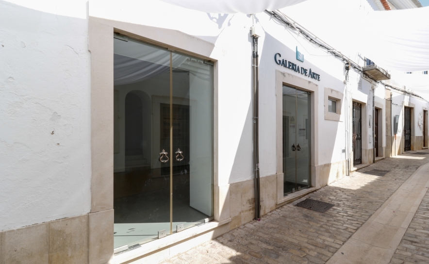 «SOLSTÍCIO DOS DIAS PEQUENOS»: 7 VISÕES ARTÍSTICAS EXPOSTAS EM LOULÉ