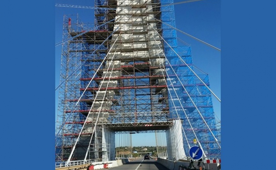 Buscas por vítima de colisão em ponte de Portimão suspensas
