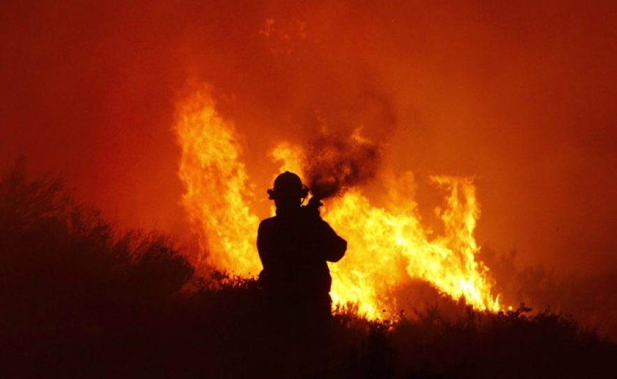 Via do Infante cortada nos dois sentidos devido ao fogo em Castro Marim