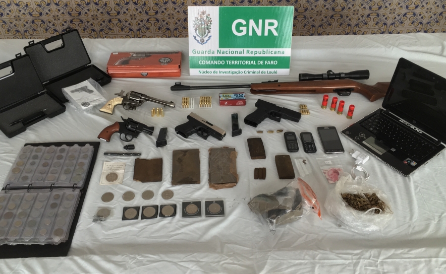 Apreensão de armamento e estupefaciente em Estoi