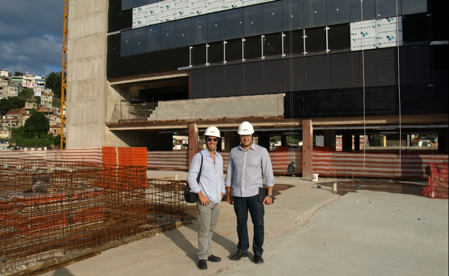 Ricardo Cabeços e  Daniel Gusmão numa visita a um dos projectos com construção Hotel Holiday Inn no Porto Olímpico do Rio de Janeiro.