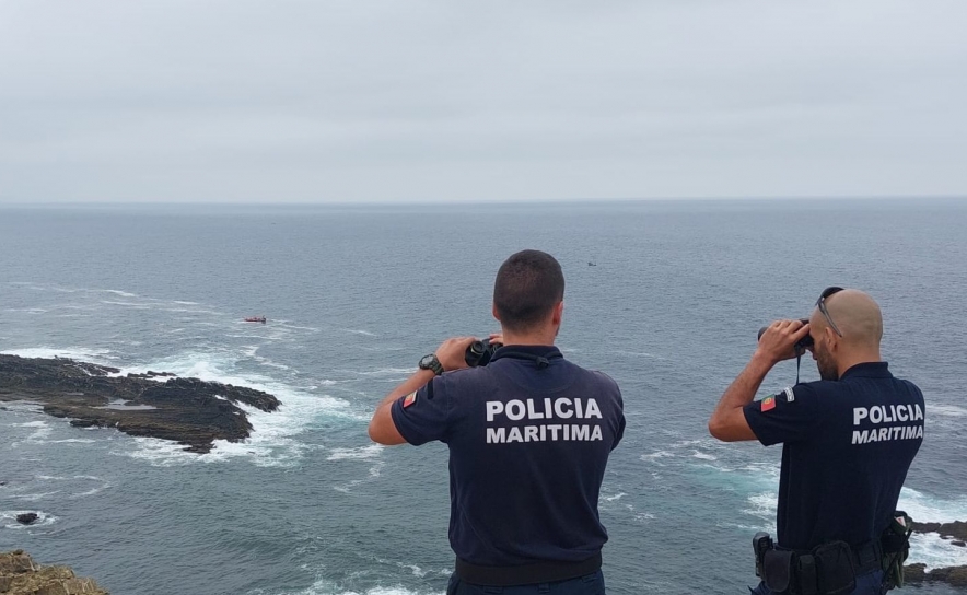 Retomadas buscas por pescador desaparecido na ponta da Atalaia em Aljezur
