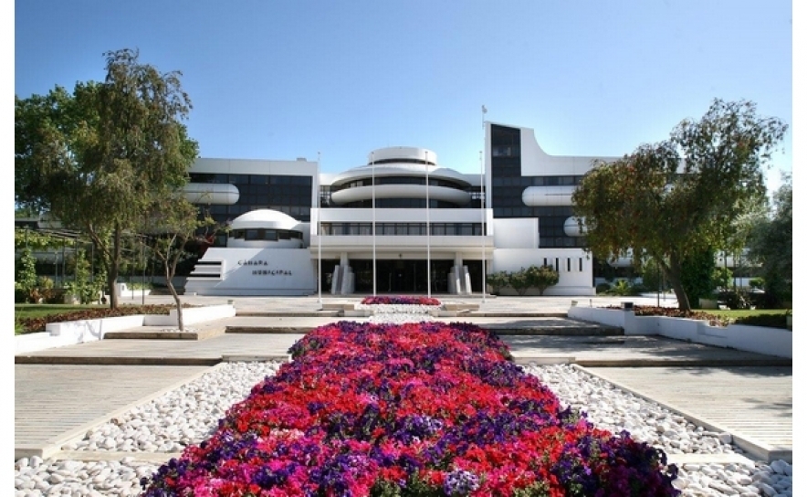 Albufeira cria linha de apoio psicológico para famílias e alunos em ensino à distância