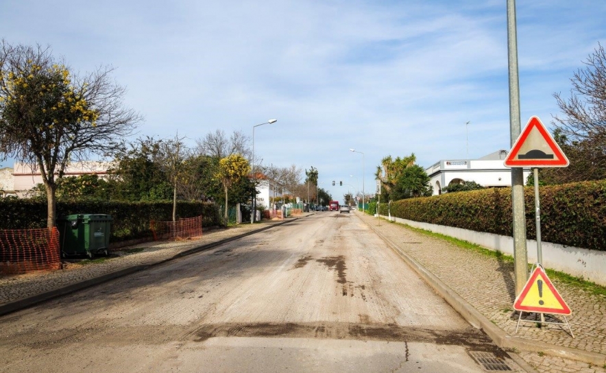 EMPREITADA DE REQUALIFICAÇÃO DA ESTRADA DO PARAÍSO – FERREIRAS JÁ ESTÁ NA RETA FINAL