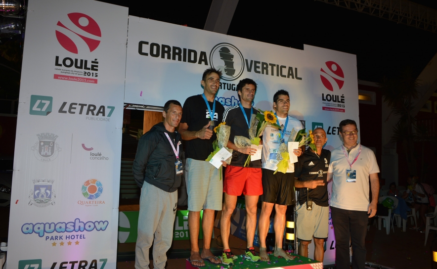 Podium Masculino com o vencedor Pedro Braz da Corrida Vertical Aquashow